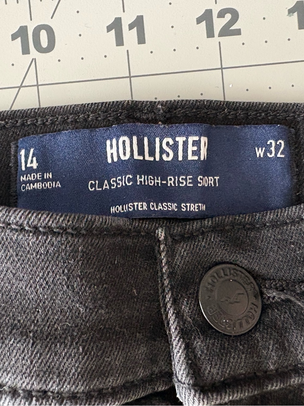 Hollister Classic High-Rise Black Denim Shorts Women’s Size 14 W32